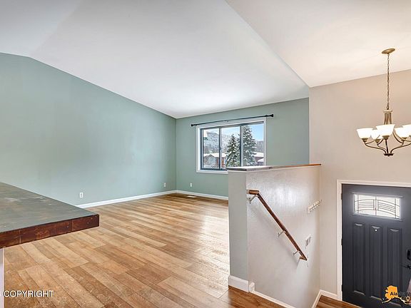 5th image of 16627 Riddell Cir