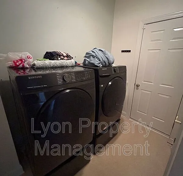 240 Sanctuary Dr — Photo 16
