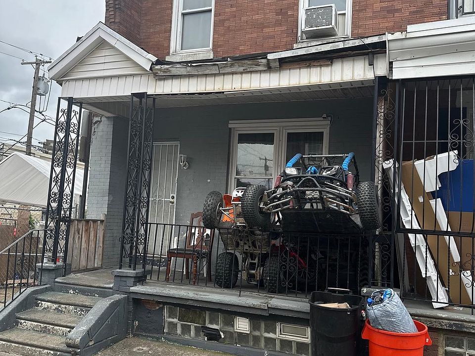 1st image of 762 E Madison St