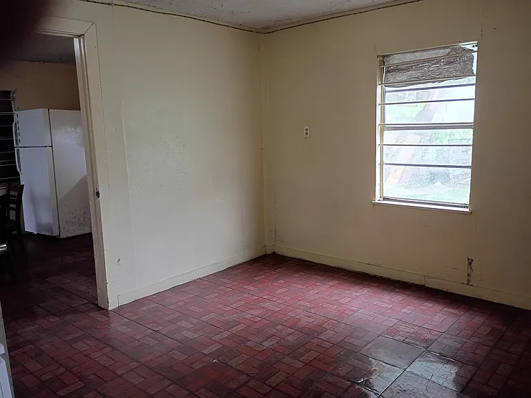 2045 E Expressway 77/83 — Photo 3