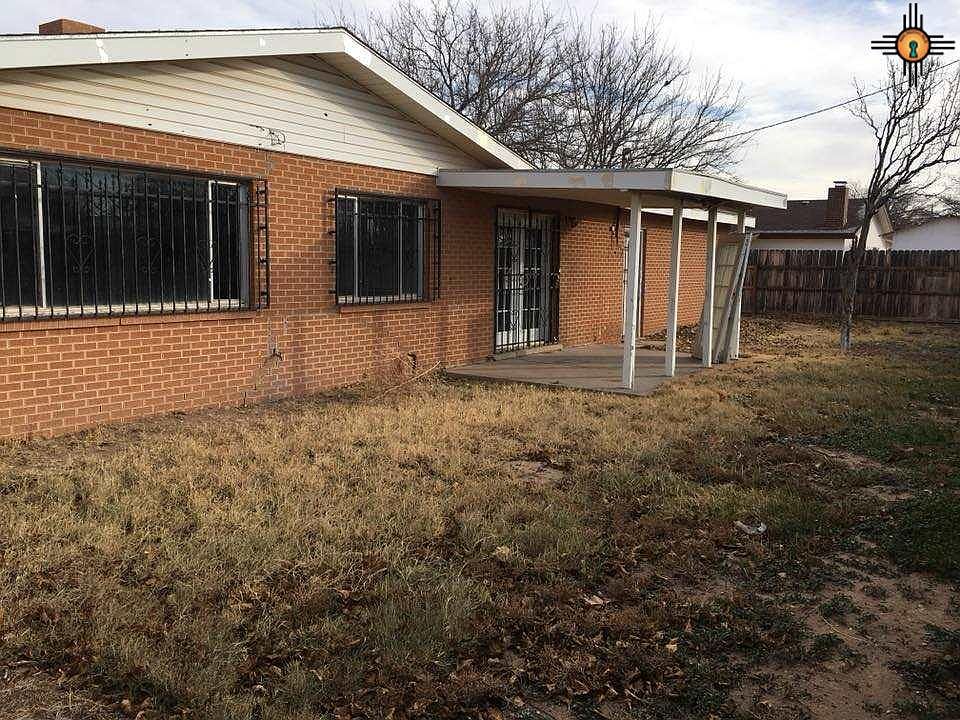 2nd image of 604 W Gayle St