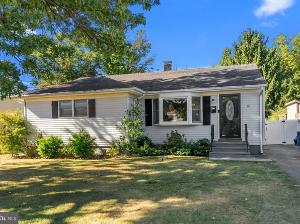 10 Hardwick Dr, Ewing, NJ 08638