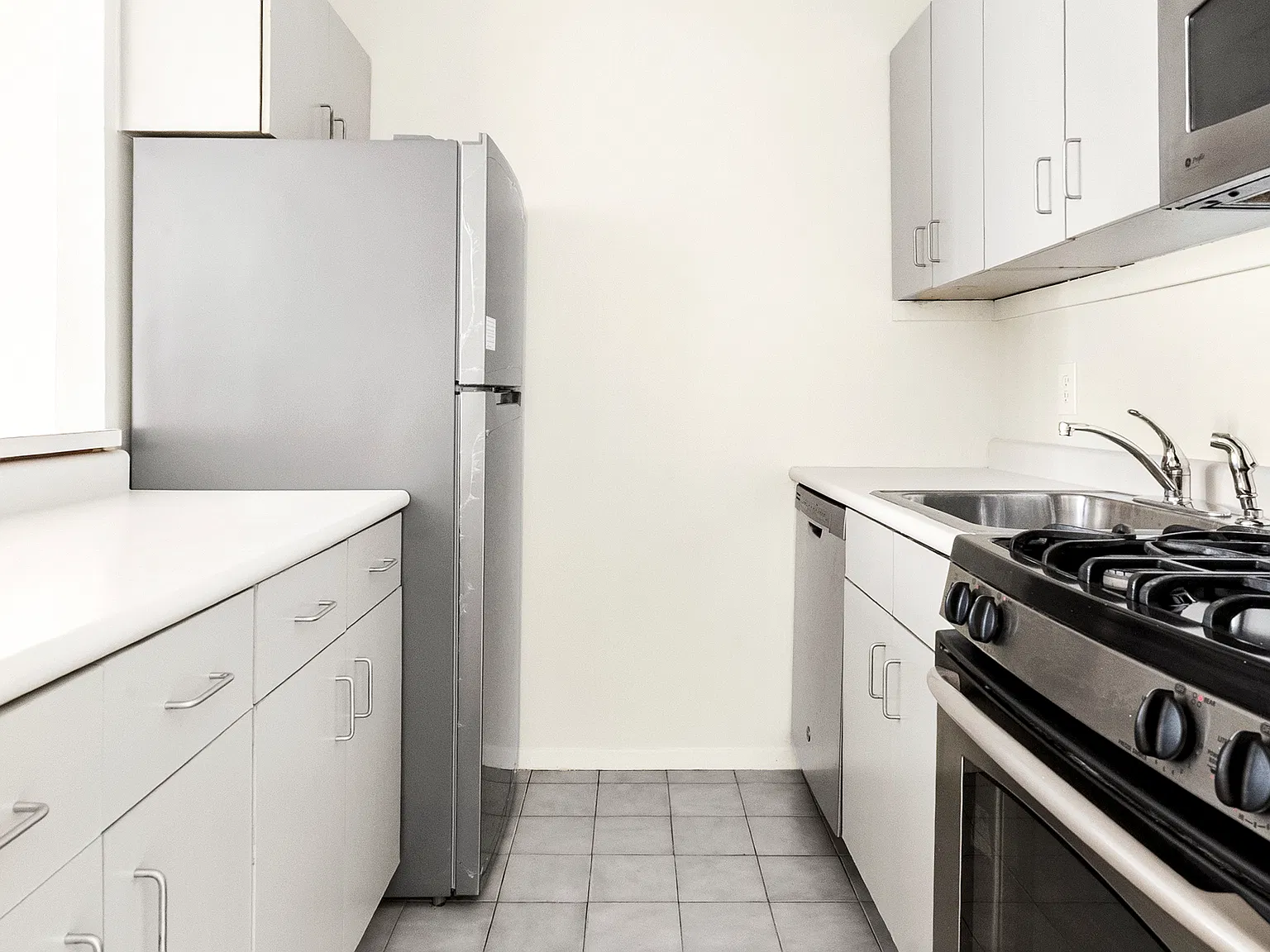 445 West 19th Street — Photo 3