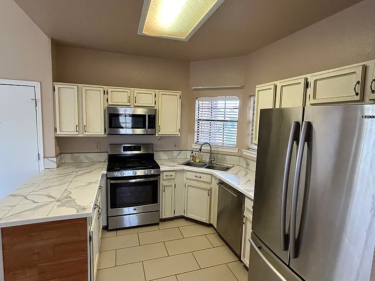 11444 Lone Wolf Cir — Photo 6