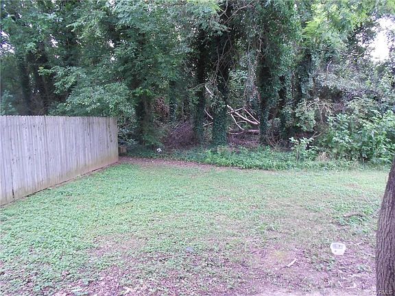 2nd image of 208 Knightsmanor Ct