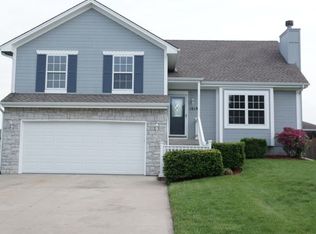 1019 Tudor Dr, Raymore, MO 64083