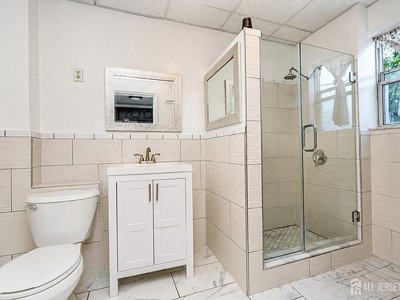 5th image of 725 17th St