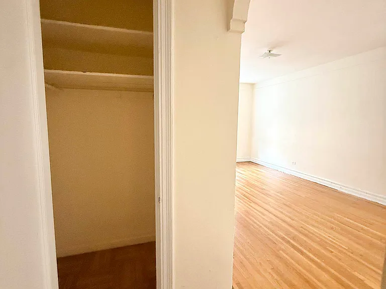 150 E 18th St #1J — Photo 6