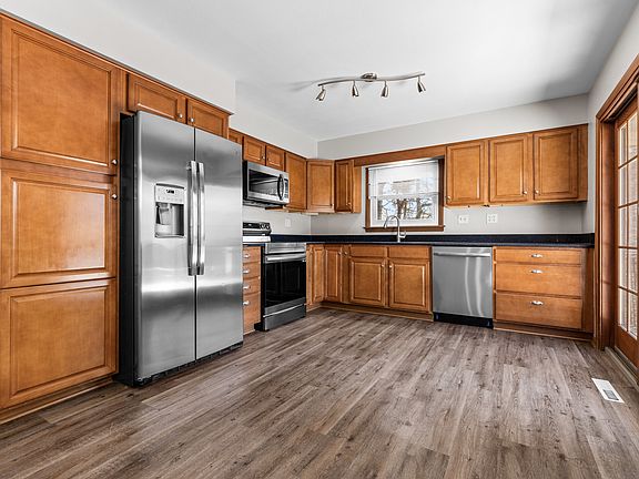 2nd image of 8668 Yosemite Dr