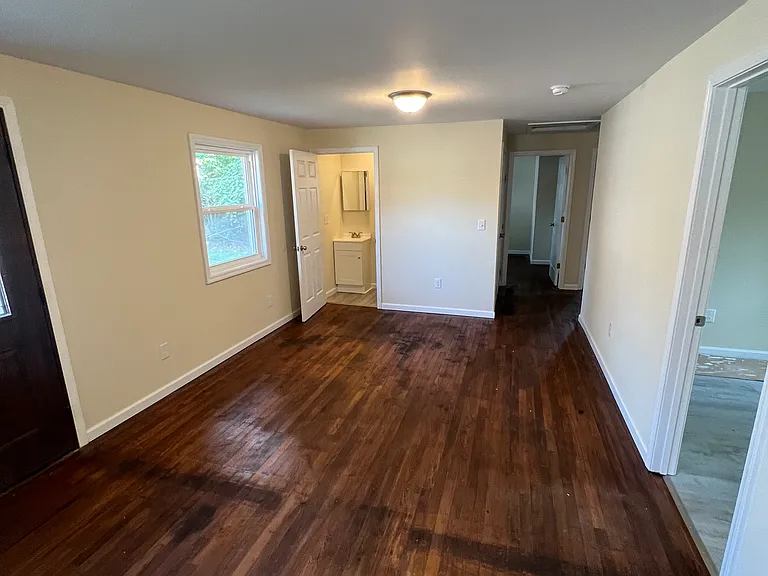 105 Lancaster Ct — Photo 6