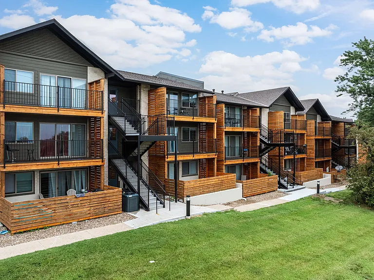 Briar Hill — Photo 19