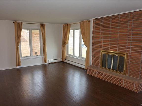 4th image of 555 Kings Hwy