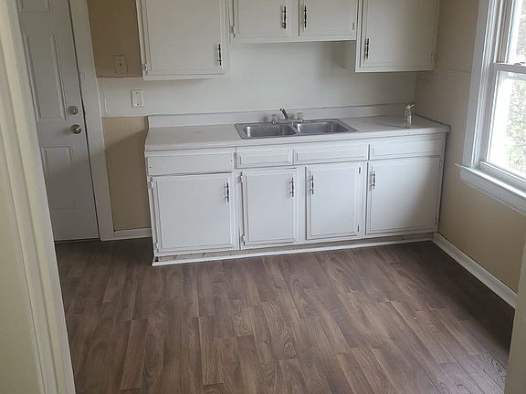 3rd image of 11904 Parkhill Ave
