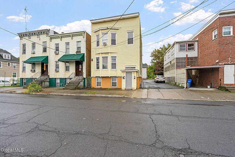 3rd image of 292 Catherine Street