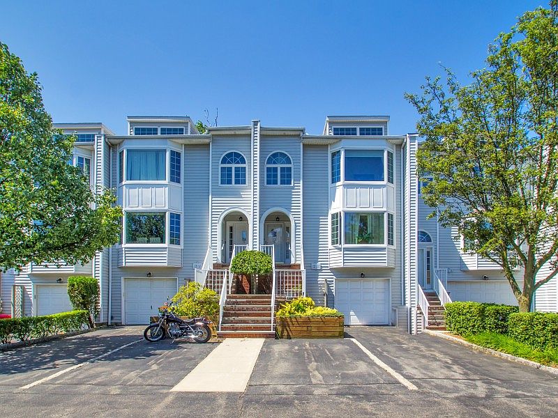 1st image of 241-13BOAK Park Ln