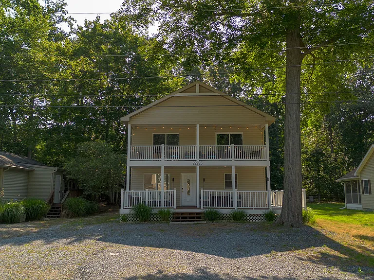 22885 Holly Way E — Photo 1