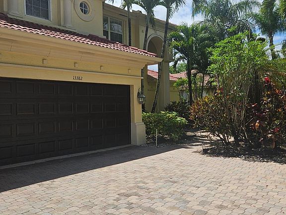 3rd image of 13382 Lakepointe Circle