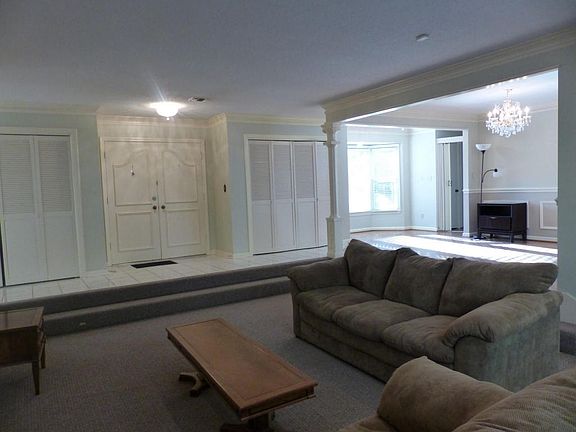 3rd image of 3025 Merrydale Dr