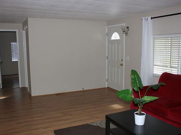 4th image of 2052 Gold St #240