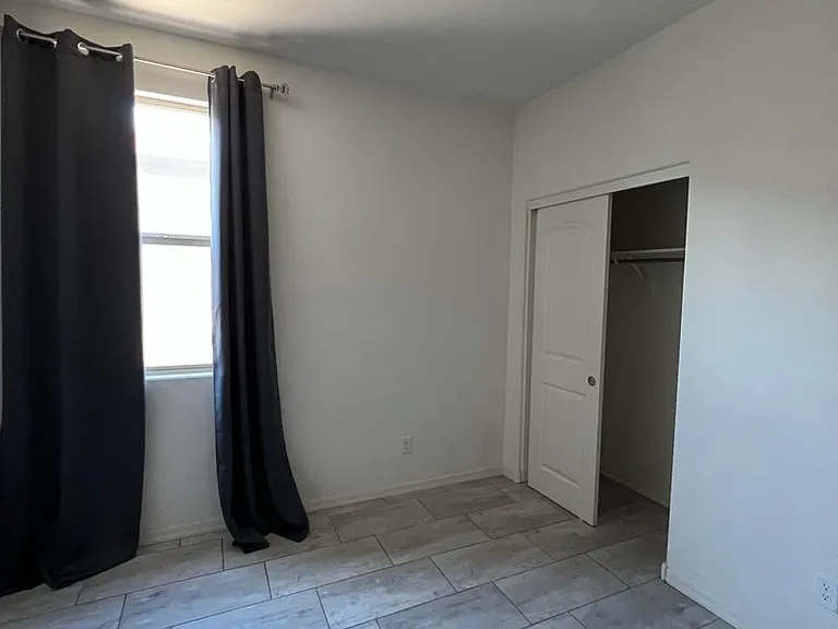 5407 S 18th Pl — Photo 12