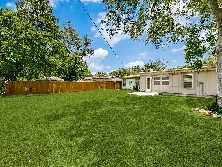 2519 Highwood Dr — Photo 7