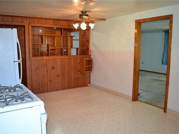 3rd image of 60 Caswell St