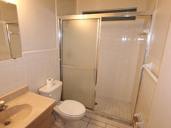 5th image of 2213 Gladiola Dr