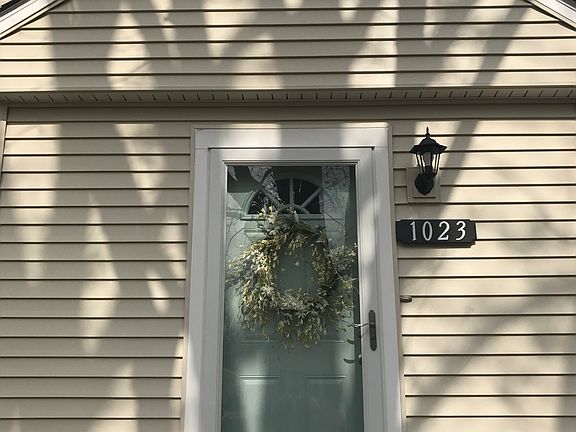 2nd image of 1023 E Richwoods Blvd