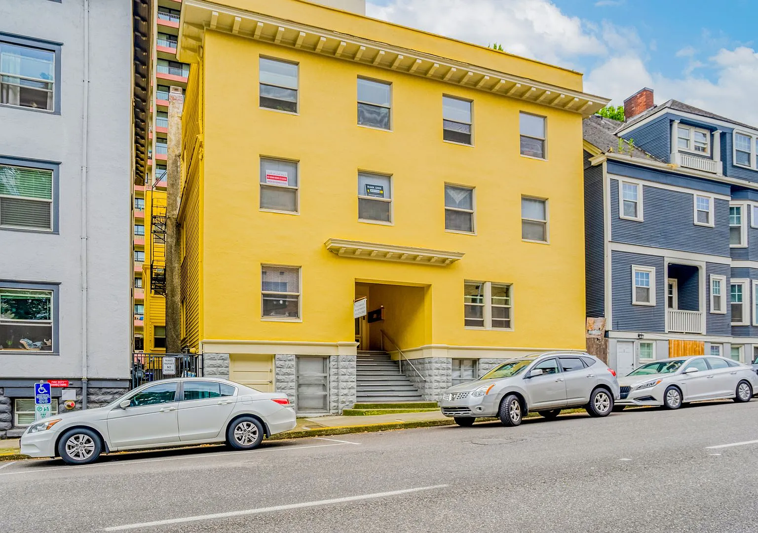 Victorian Apartments — Photo 2