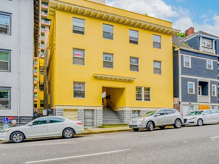 Victorian Apartments — Photo 2