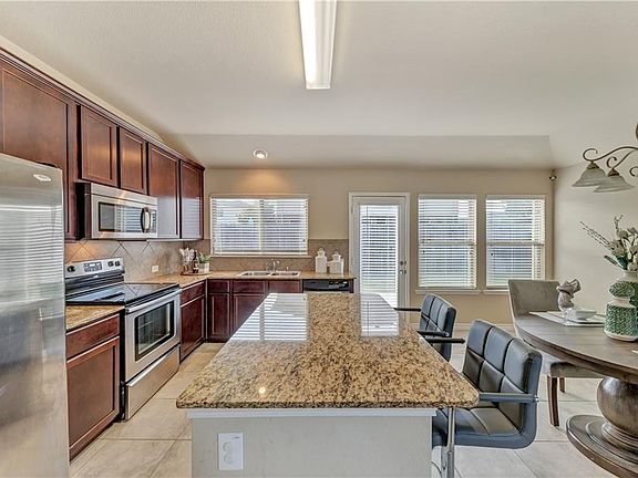 3rd image of 2807 Oak Glen Dr