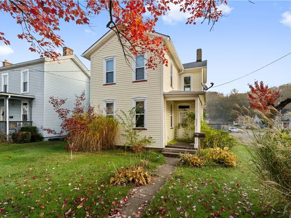 635 10th Ave, New Brighton, PA 15066
