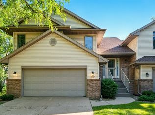 6967 Doubletree Rd NE, Cedar Rapids, IA 52402