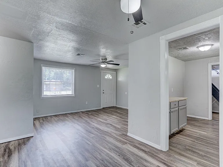 1904 Cherry Ln — Photo 21