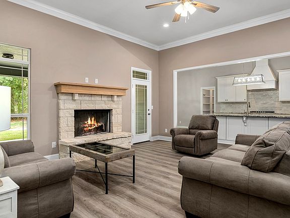 4th image of 141 Rustic Pines Dr