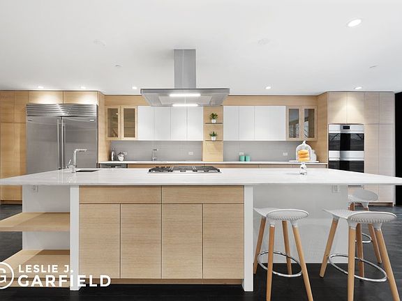4th image of 332 W 84th St