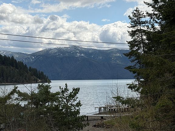 2nd image of 146 W Garfield Bay Rd