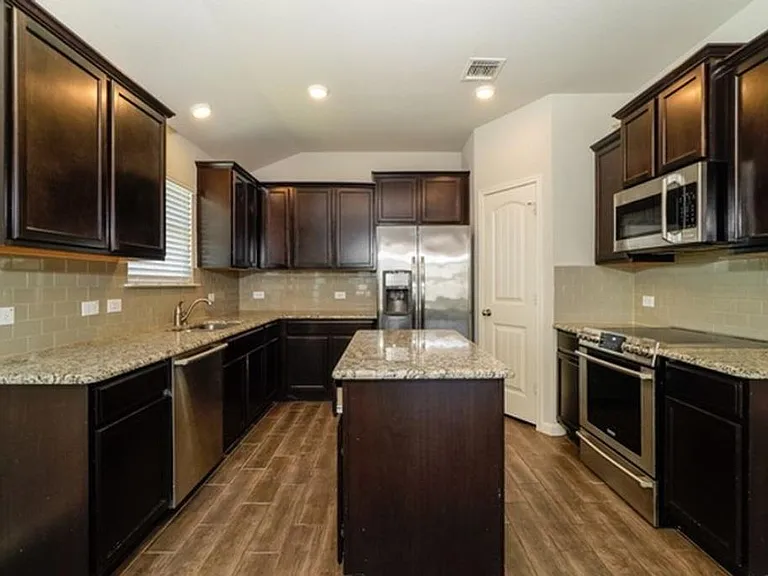 945 Cypress Ml — Photo 7