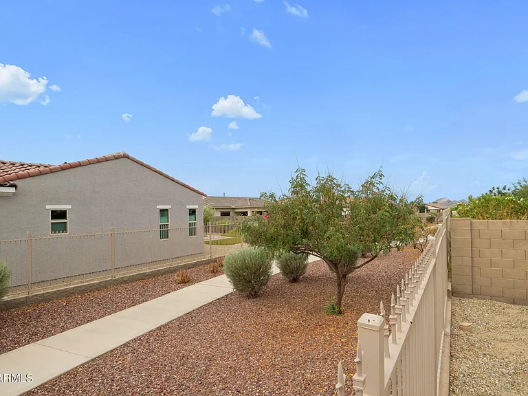 17863 W Hiddenview Dr — Photo 39