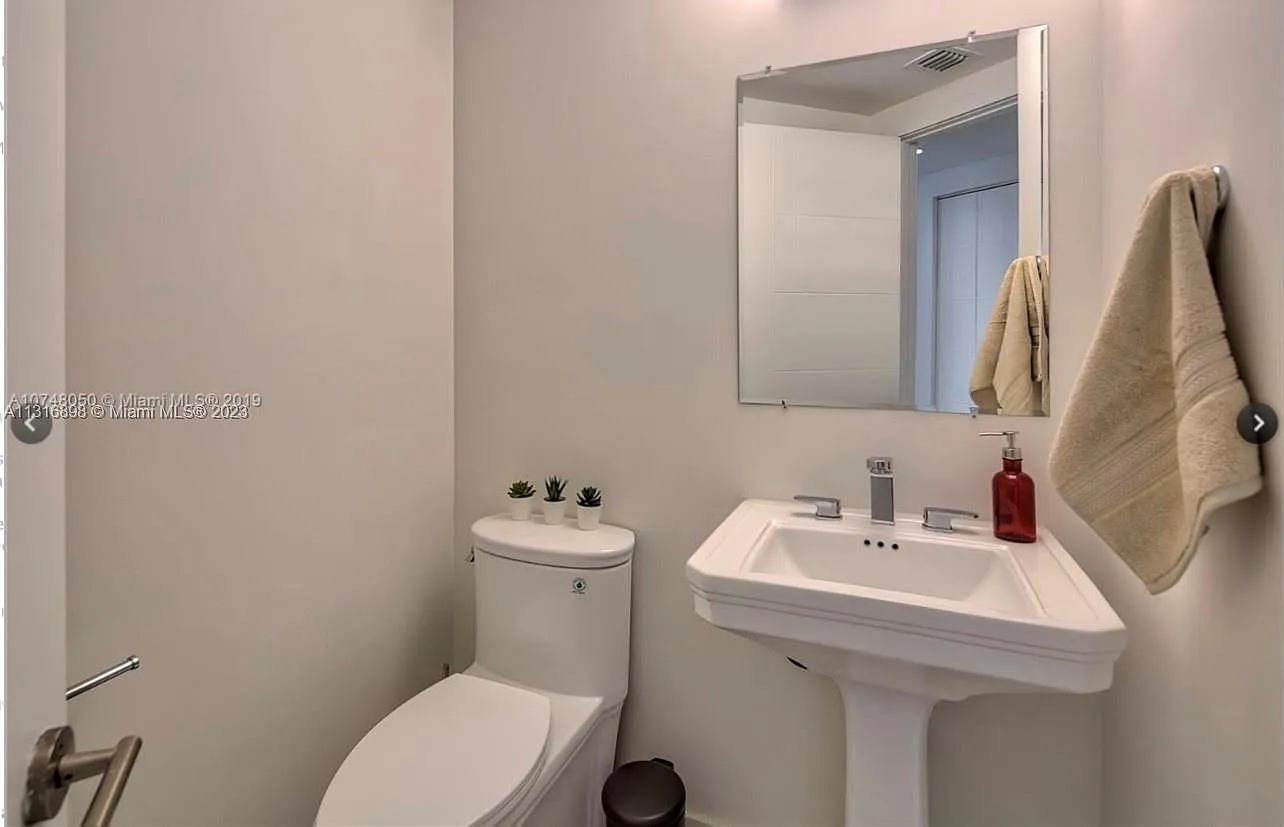 2 bed, 2.5 bath, 1037 sqft, $3,899 — Photo 4
