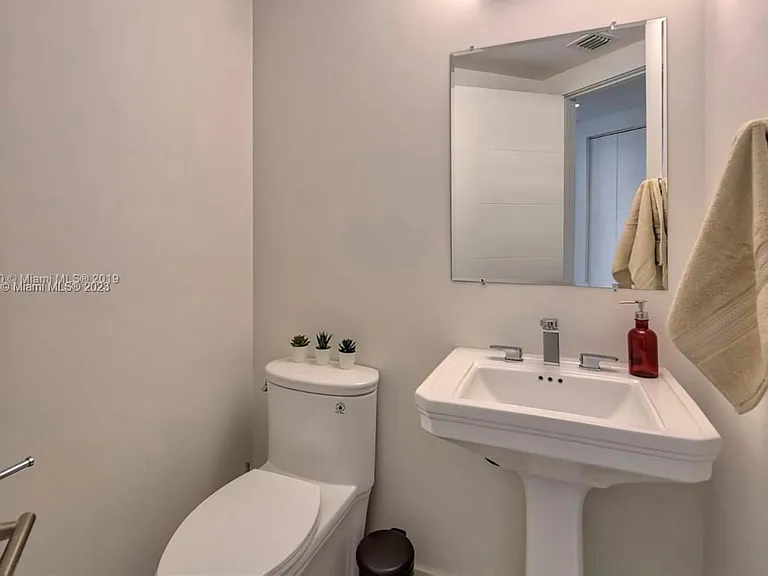 1010 SW 2nd Ave #609 — Photo 6