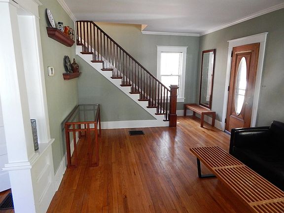 3rd image of 106 Oakwood St