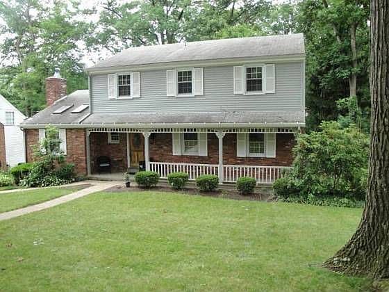 2nd image of 605 Olive St