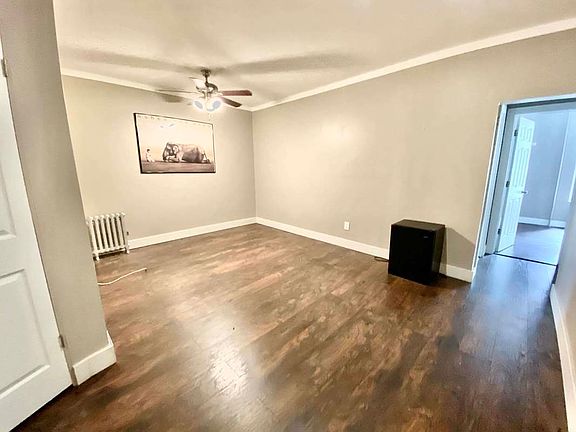 4th image of 10-31 Jackson Ave #2F