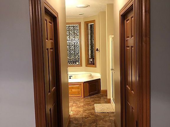 walk in closets to mst. bath