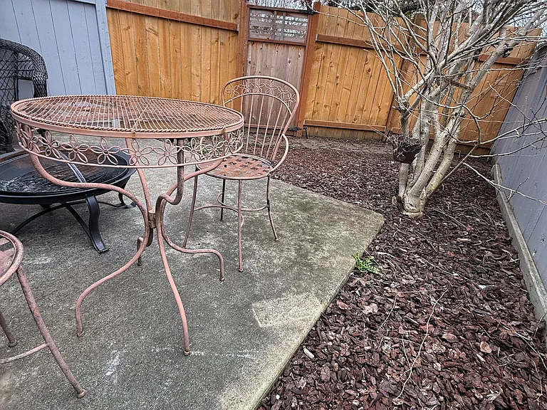 871 E Oak St #A — Photo 15