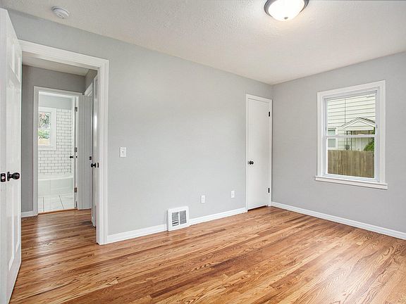 5th image of 736 Cricklewood St SW