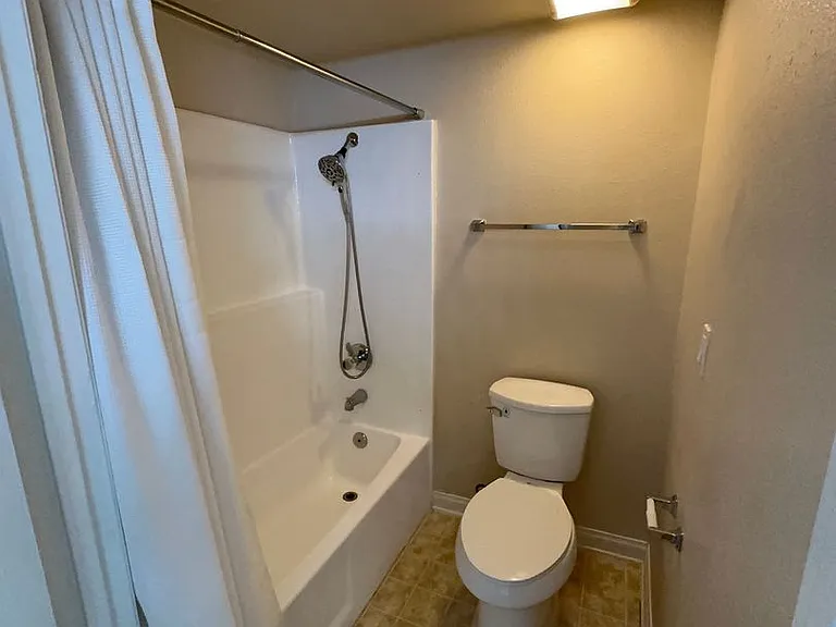 21450 Burbank Blvd #114 — Photo 8