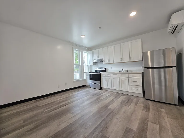 415 Olo St 1stflr 1b/1b Renovated Churchparish! Petsok Laundry! Prkg! — Photo 1