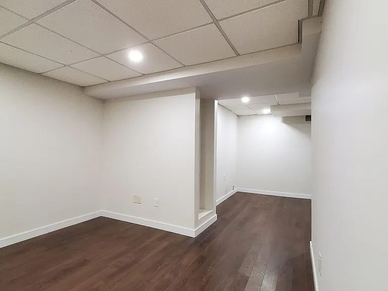 74 Barrydale Cres — Photo 22
